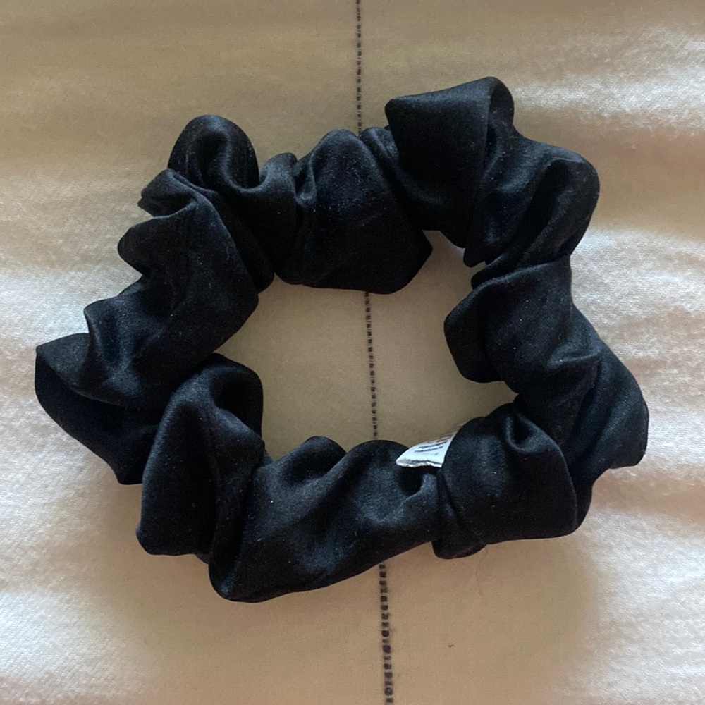 Black scrunchie.